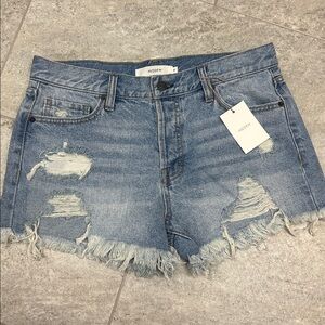 NWT Hidden Jeans Sofie Mom Short M medium light wash high rise